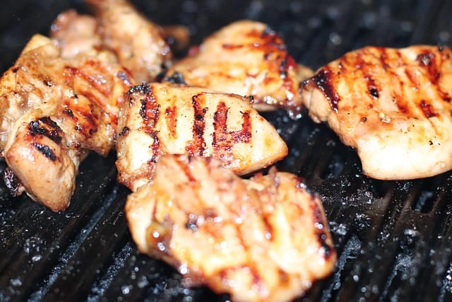 Meheväksi grillattua kanaa sähkögrillillä – täydellinen ulkokäyttöön ja kesäkokkailuun.