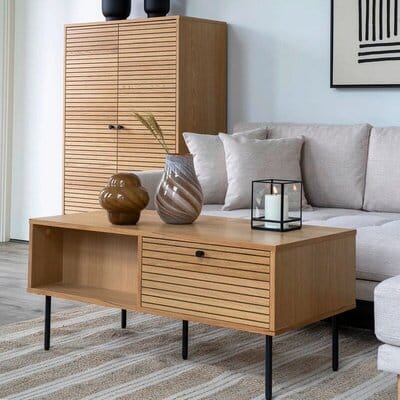 House Nordic Kyoto -sohvapöytä säilytystilalla, vaaleaa puuta, olohuoneen sisustuksessa